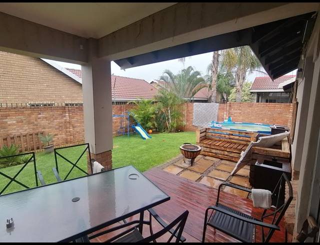 2 BEDROOM TOWNHOUSE FOR SALE IN AMBERFIELD